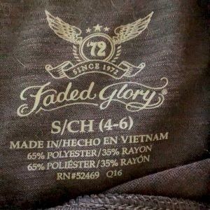 Long sleeve gray v-neck tee shirt